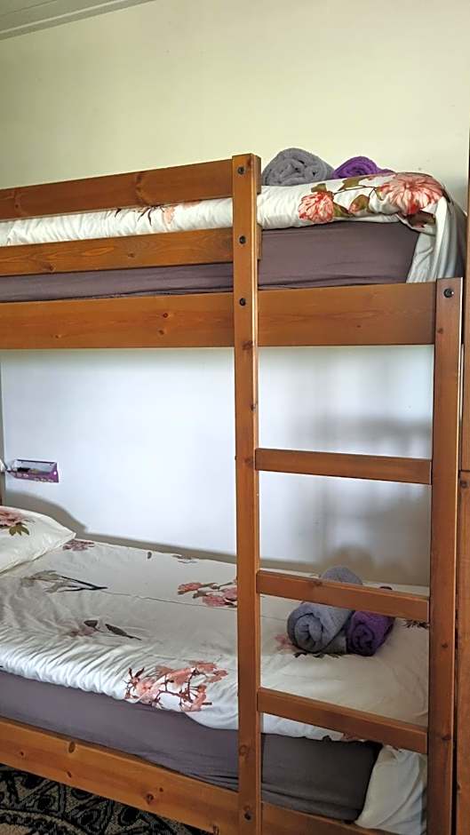 City Farmer Amsterdam a Guesthouse with free parking, Bed, Bike and Breakfast