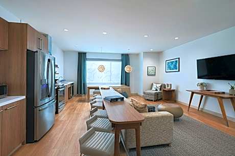 Studio Commons, 4 Bedroom Suite, 4 King, Sofa bed