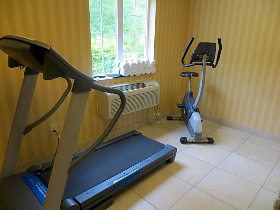 Cobblestone Inn & Suites - Brillion