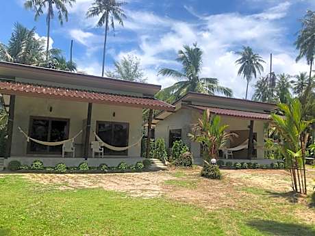 Bungalow with Garden View