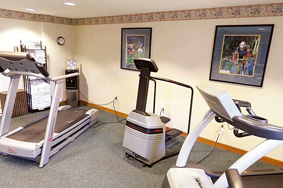 La Quinta Inn & Suites by Wyndham Milwaukee Airport / Oak Creek