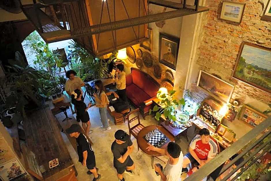 UdonBackpackers Beds and cafe
