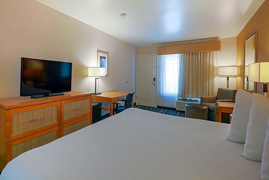 Ramada by Wyndham Costa Mesa/Newport Beach