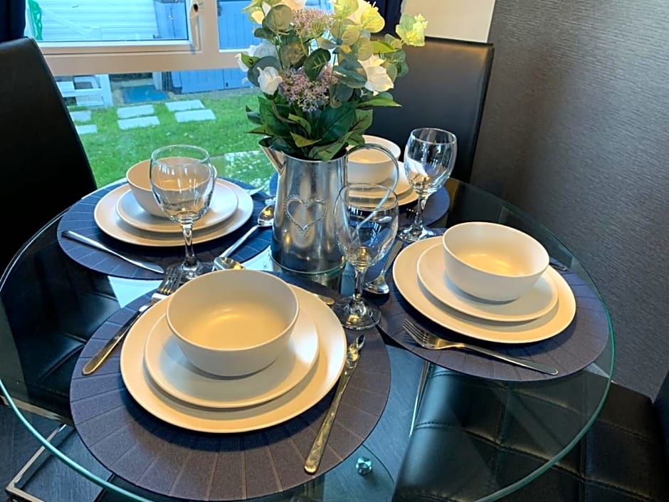 Lola Lodge - Luxury Hot Tub Retreat