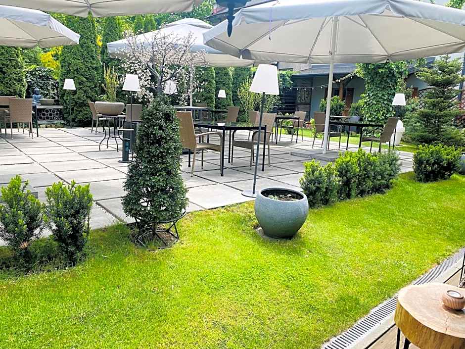 Art & Garden Residence