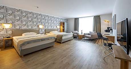 Modern Queen Suite