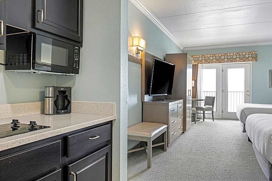 Cherry Tree Inn & Suites