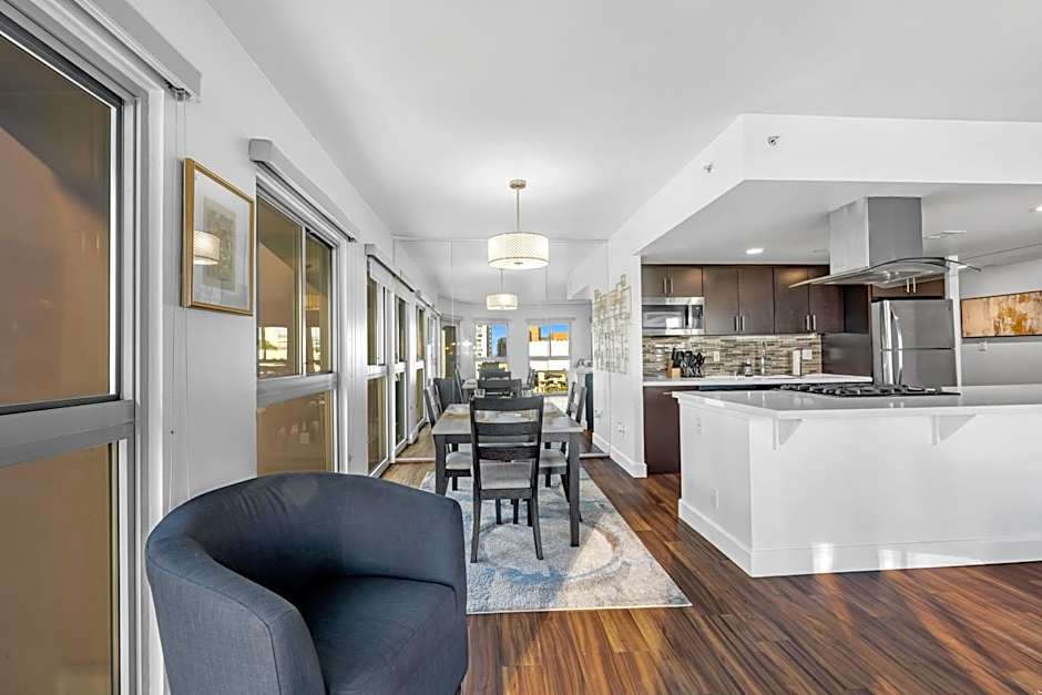 Modern Luxury 2 Bed with Panoramic City Views in Downtown LA