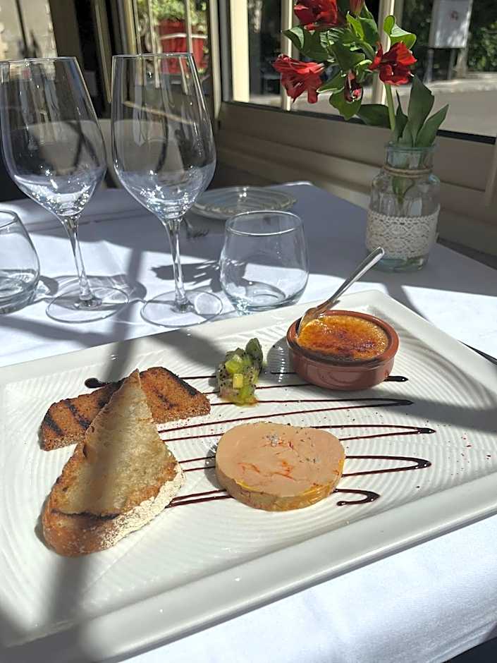 Logis Hôtel Restaurant La Vieille Auberge, Art and Gallery