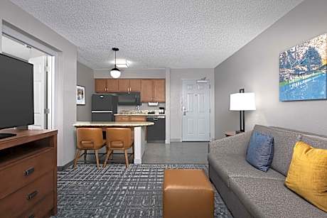 2 Queen Hearing Accessible Nonsmoking Suite