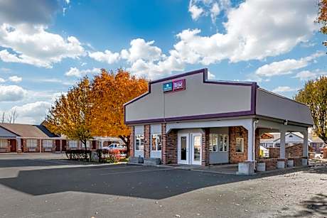 HomeTowne Studios by Red Roof Georgetown, KY