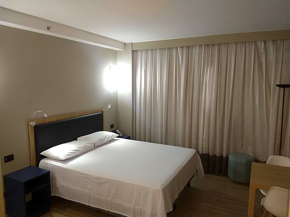 AlphaStay by Rhouses