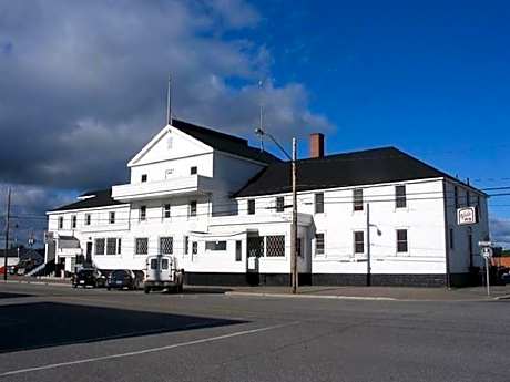 Lakeview Hotel