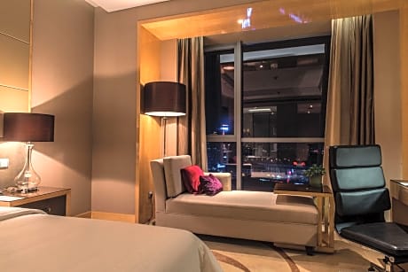 Room, 1 King Bed, Smoking, Mountain View