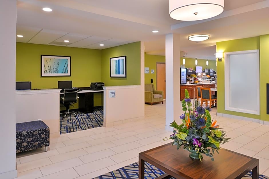 Holiday Inn Express and Suites West Ocean City