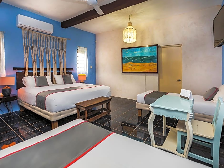 Casa Aluxes Hotel