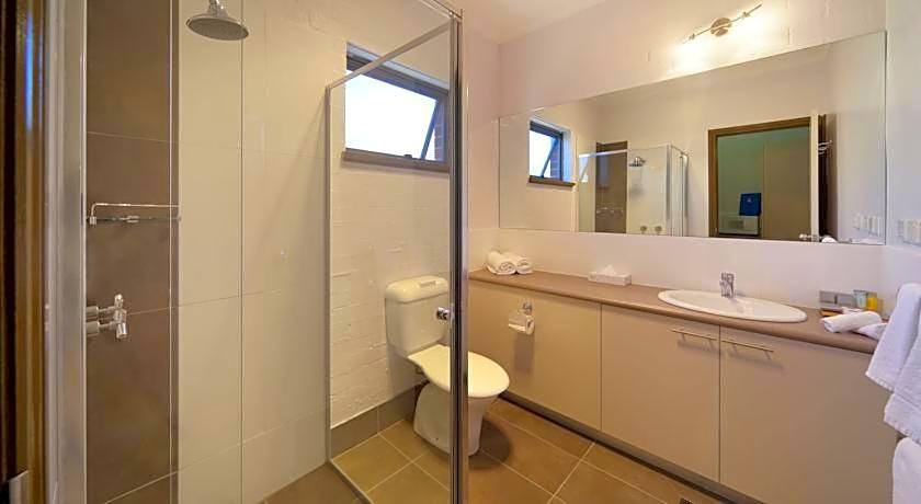 Blazing Stump Motel & Suites