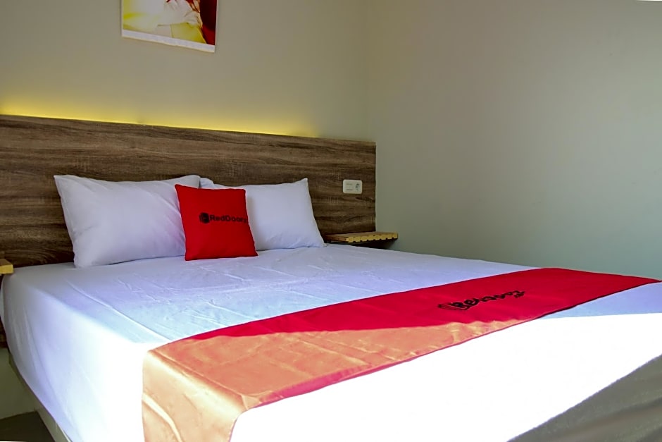 RedDoorz near Mangga Dua Square