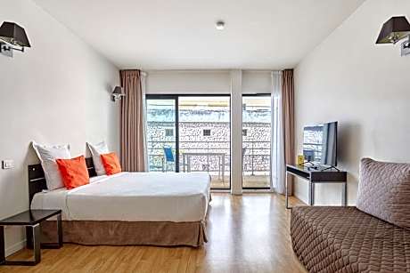 Studio with Balcony (2 Adults)