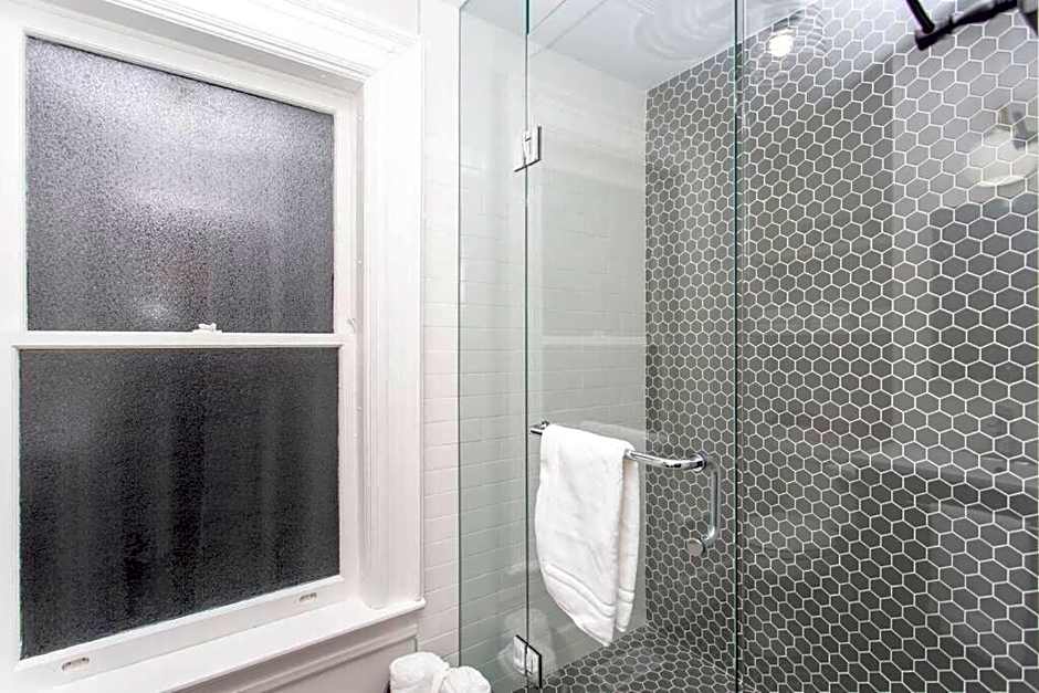 Boutique Serenity Quality Home @ downtown by the Shaw