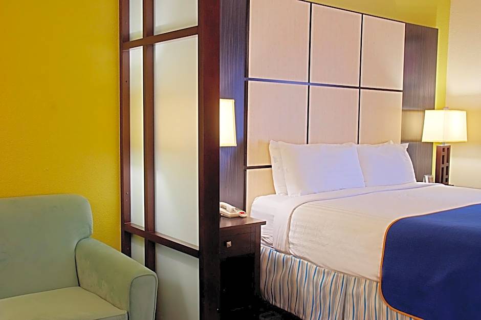 Super 8 by Wyndham Irving/DFW Apt/North
