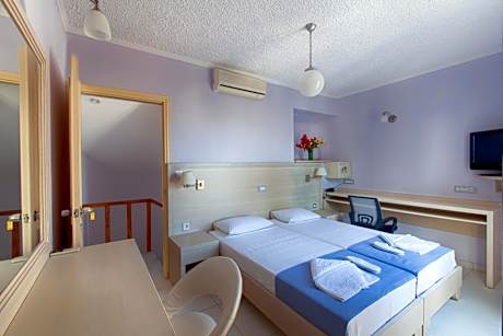 Two-Bedroom Apartment with Side Sea View (3 Adults) - Split Level