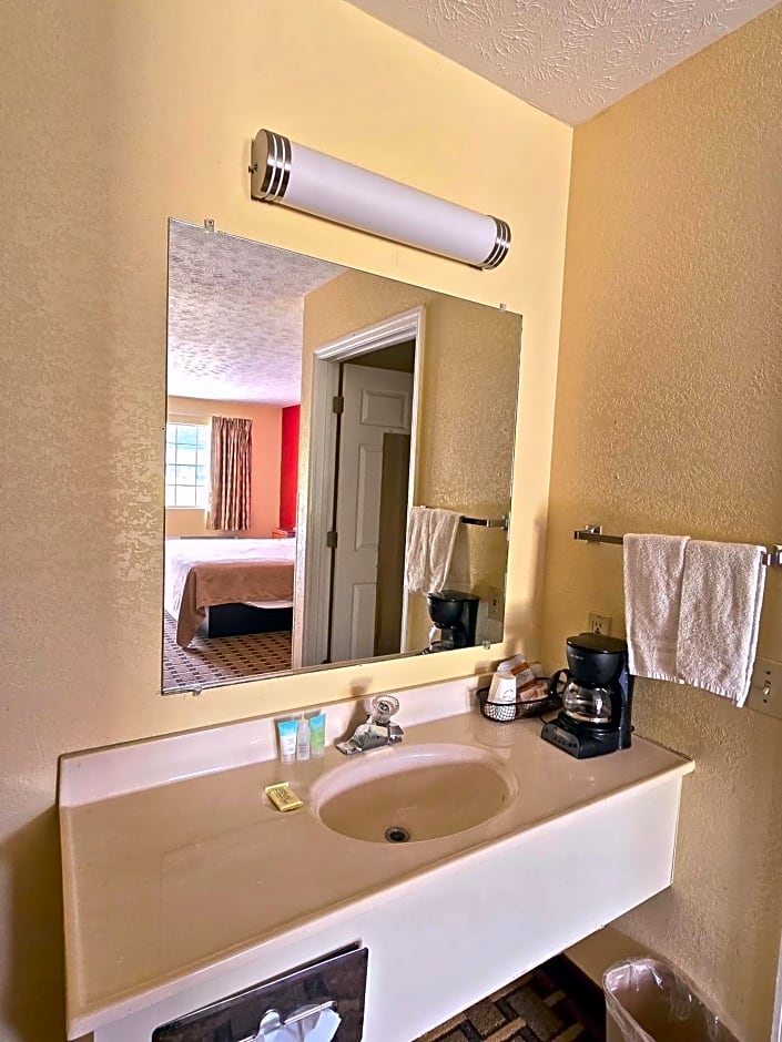 Garden Inn and Suites near Callaway Gardens Pine Mountain