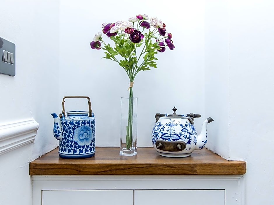 3 Berkeley Square Guesthouse