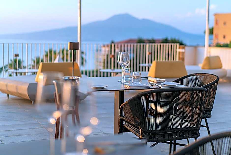 Domo 20 Hotel & Rooftop