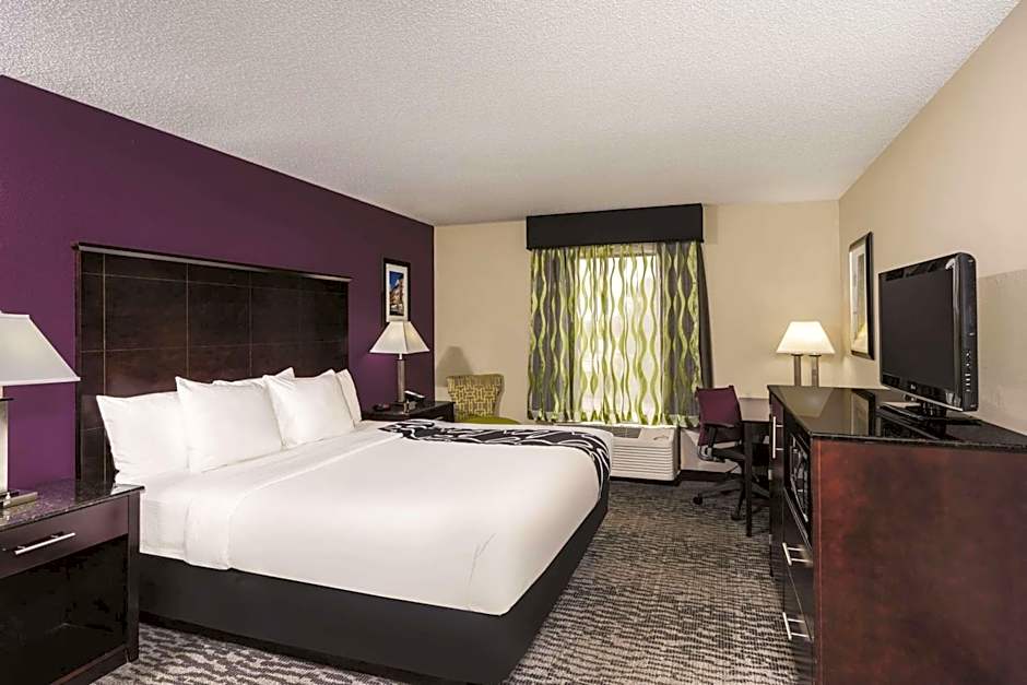 La Quinta Inn & Suites by Wyndham Louisville East