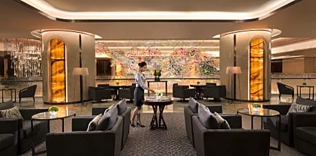 Executive Room, 1 King Bed, Pool View