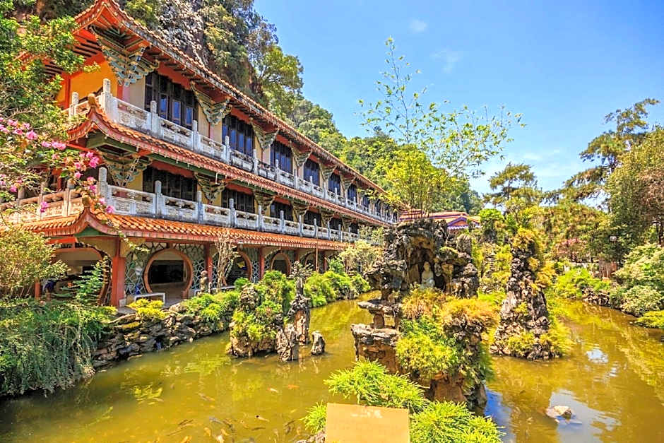 Traveller Bunker Hostel