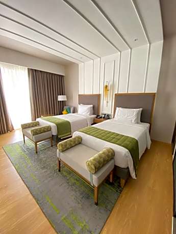 Standard Twin Room with Balcony - 2 Pints of Beer on Arrival - BOGO offer on selected beverages at Shell Pool Bar till 8 pm