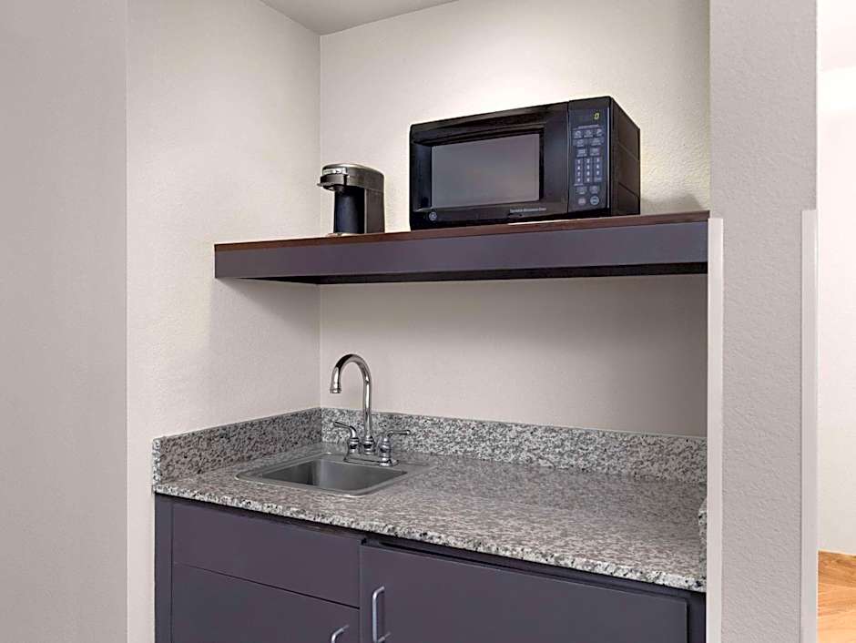La Quinta Inn & Suites by Wyndham Santa Clarita - Valencia