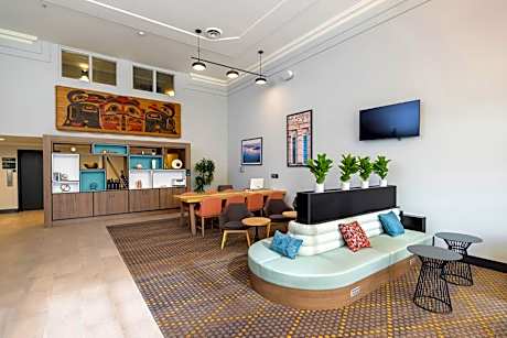 Holiday Inn Victoria - Elk Lake by IHG
