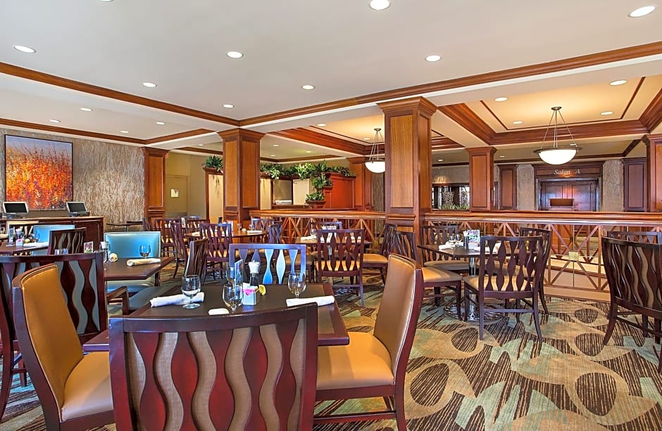 Crowne Plaza Knoxville Downtown University by IHG