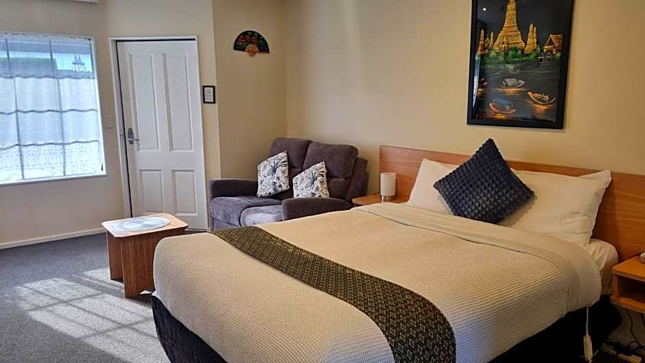 Tudor Lodge Motel