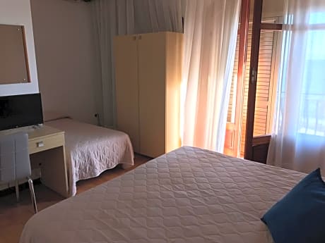 Triple Room with Sea View