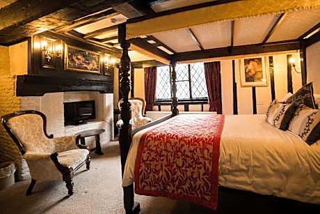 Four-Poster Bedroom