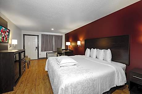Premium King Room Smoke Free (Upgraded Bedding and Snack Box)