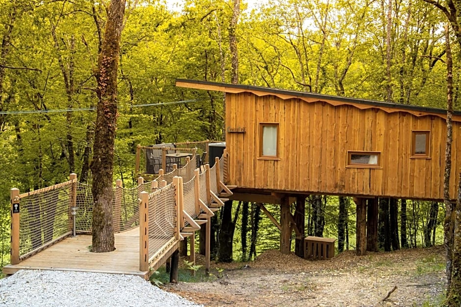 Cabanes dans les arbres avec spa Lot et Dordogne