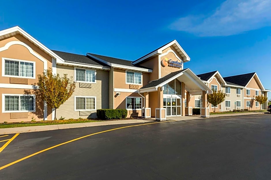 Comfort Inn and Suites Jackson - West Bend