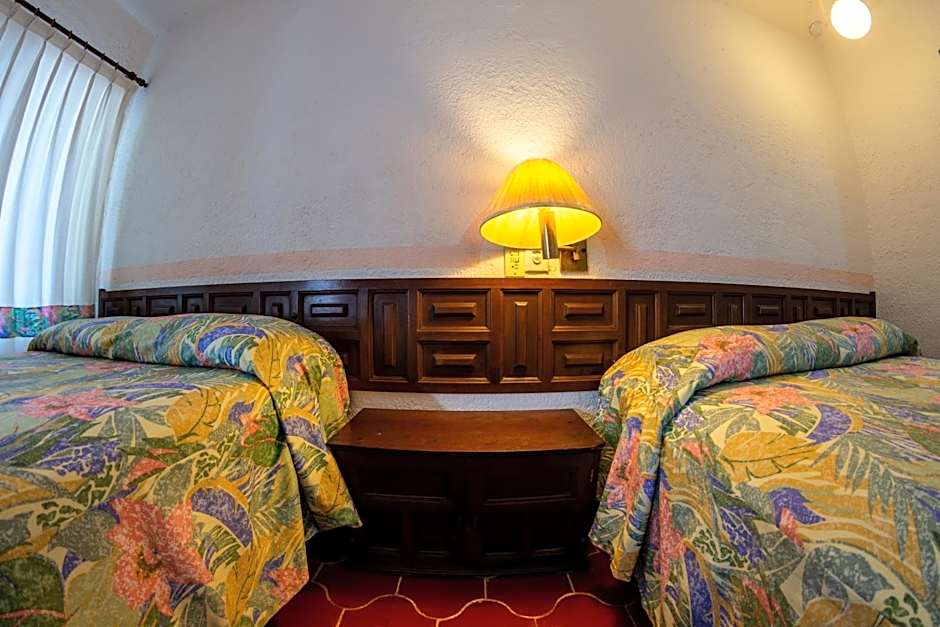 Photo 1 of 6 of 2 Queen Beds