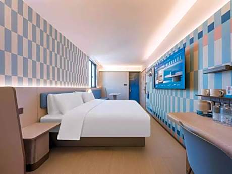 Huazhu - Room With Bed