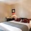 Hotel Aux Vieux Remparts, The Originals Relais (Relais du Silence)