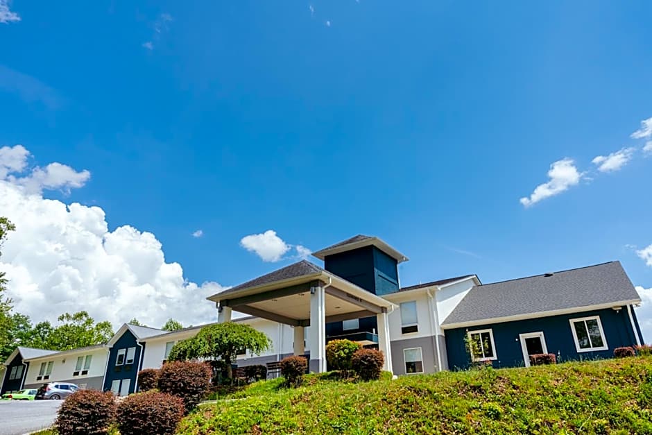 Clarion Pointe - Dillard near Blue Ridge Mountains