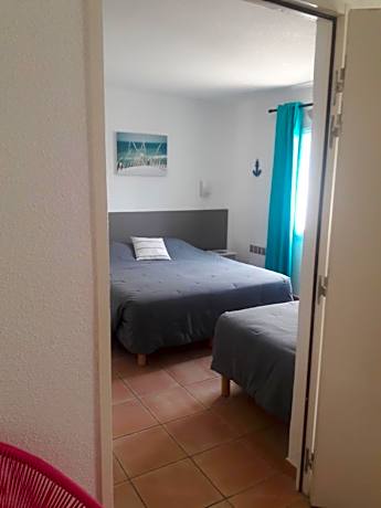 Two Connecting Rooms (5 people)