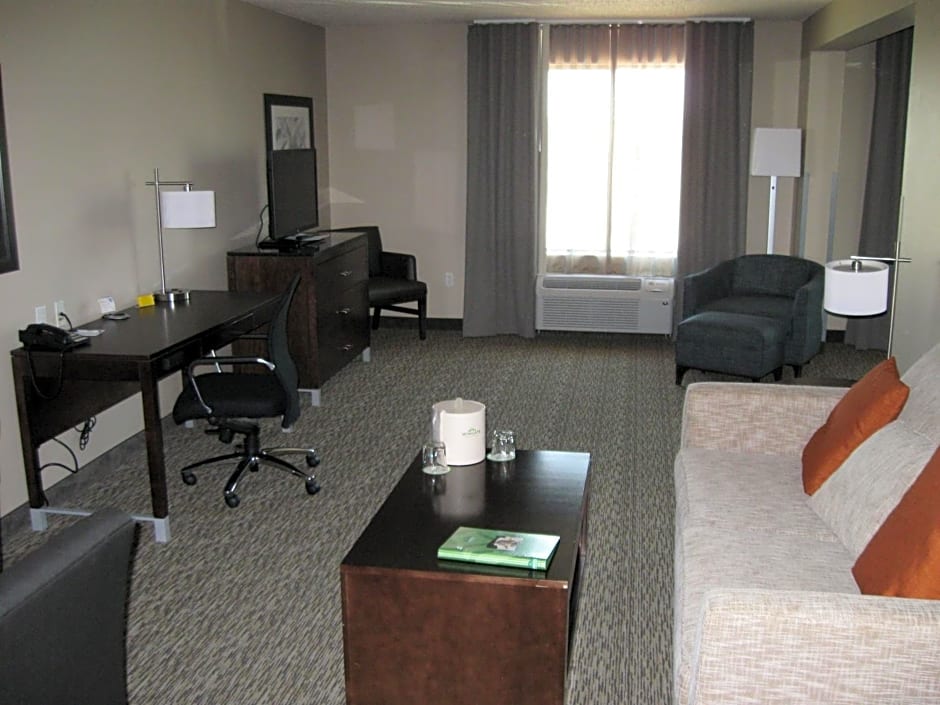 Wingate by Wyndham Fargo