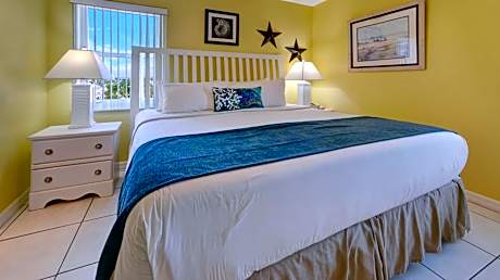 Two-Bedroom Apartment with Private Balcony Ocean View