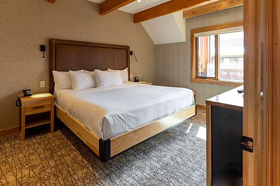 Moose Hotel and Suites